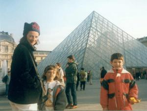 Caroline and kids in Paris 96
